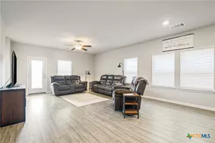 10310 Mager Ln, Hutto, TX 78634 - Photo 4