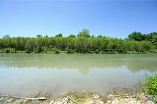 464 County Rd 471, Gonzales, TX 78629 - Photo 2