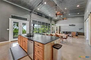 464 County Rd 471, Gonzales, TX 78629 - Photo 12