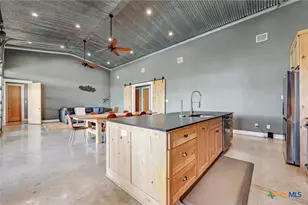 464 County Rd 471, Gonzales, TX 78629 - Photo 14