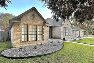 203 Chimney Rock Dr, Victoria, TX 77904 - Photo 1