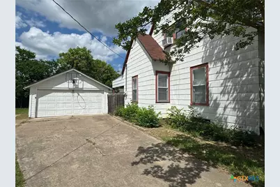 708 East 10th, Cameron, TX 76570 - Photo 2