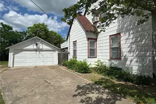 708 East 10th, Cameron, TX 76570 - Photo 2
