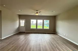 837 Swallow Dr, Palacios, TX 77465 - Photo 4