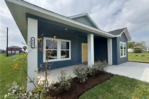 837 Swallow Dr, Palacios, TX 77465 - Photo 2