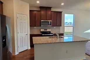 4005 Woodside Dr, Seguin, TX 78155 - Photo 6