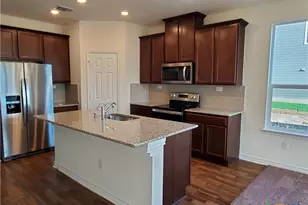 4005 Woodside Dr, Seguin, TX 78155 - Photo 4