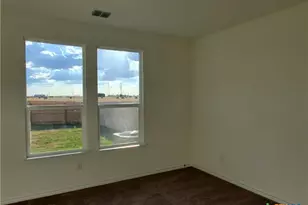 4005 Woodside Dr, Seguin, TX 78155 - Photo 10