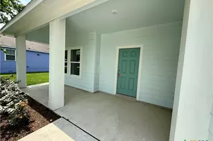 638 Stovall, Palacios, TX 77465 - Photo 6