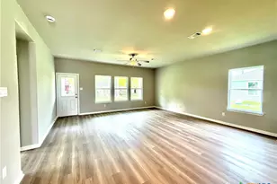 638 Stovall, Palacios, TX 77465 - Photo 8