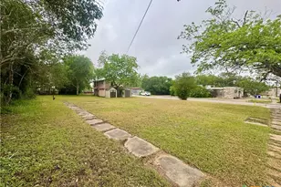 503 Dunn St, Yoakum, TX 77995 - Photo 26