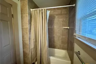 503 Dunn St, Yoakum, TX 77995 - Photo 18