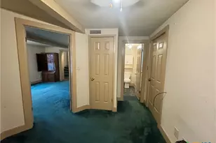 503 Dunn St, Yoakum, TX 77995 - Photo 8