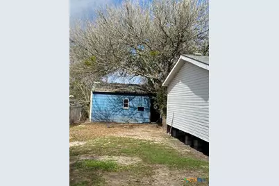 76 College, Placedo, TX 77977 - Photo 14