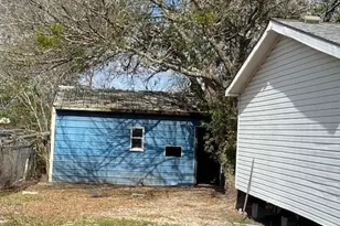 76 College, Placedo, TX 77977 - Photo 14