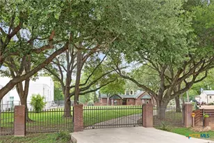 640 Woodlake Dr, Mcqueeney, TX 78123 - Photo 6