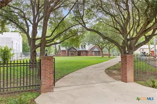640 Woodlake Dr, Mcqueeney, TX 78123 - Photo 8