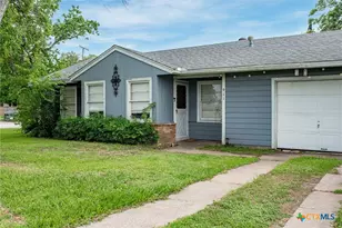 911 S Wells St, Edna, TX 77957 - Photo 2