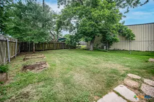 911 S Wells St, Edna, TX 77957 - Photo 28