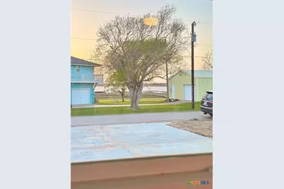 1105 W Bayshore Drive, Palacios, TX 77465 - Photo 6