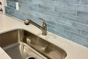 1105 W Bayshore Dr, Palacios, TX 77465 - Photo 12