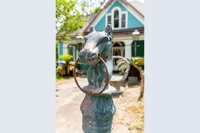 204 Avenue F, Shiner, TX 77984 - Photo 2