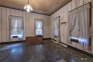 204 Ave F, Shiner, TX 77984 - Photo 16