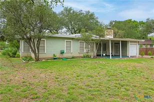 451 Burges St, Seguin, TX 78155 - Photo 8