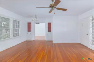 451 Burges St, Seguin, TX 78155 - Photo 18