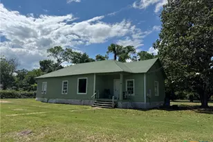 400 Grimes St, Cuero, TX 77954 - Photo 2