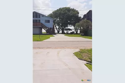 607 W Bayshore Drive, Palacios, TX 77465 - Photo 8