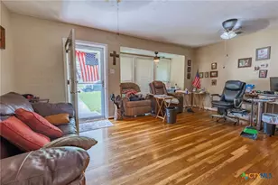 216 Prospect St, Seguin, TX 78155 - Photo 4