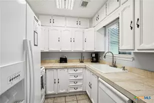 1890 Ponderosa Dr, New Braunfels, TX 78132 - Photo 10