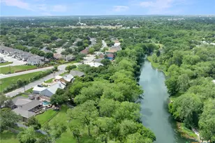 1049 River Terrace, New Braunfels, TX 78130 - Photo 4