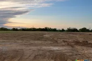 3042 Vista Rdg, Seguin, TX 78155 - Photo 2