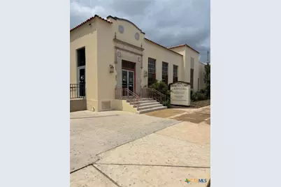 202 N Camp Street, Seguin, TX 78155 - Photo 2