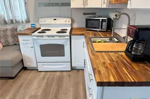 1008 W Dallas Ave, Seadrift, TX 77983 - Photo 16