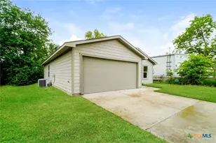 613 S 24th St, Temple, TX 76501 - Photo 2
