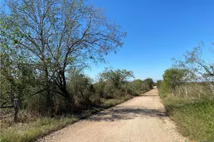 000 County Rd 407, Waelder, TX 78959 - Photo 1