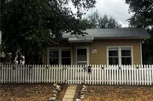 385 Comal Ave, New Braunfels, TX 78130 - Photo 1