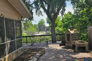 263 E Garden St, New Braunfels, TX 78130 - Photo 4