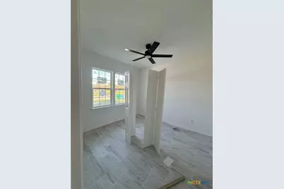 717 Avenue C, Seguin, TX 78155 - Photo 12