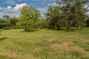 73 Texan Ln, Victoria, TX 77905 - Photo 1