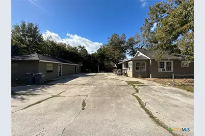 1511 E Constitution Street, Victoria, TX 77901 - Photo 10