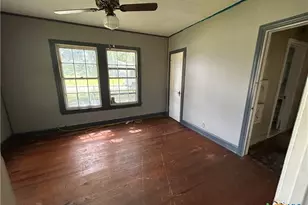 1511 E Constitution St, Victoria, TX 77901 - Photo 16