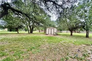 677 County Rd 3081, Lampasas, TX 76550 - Photo 8
