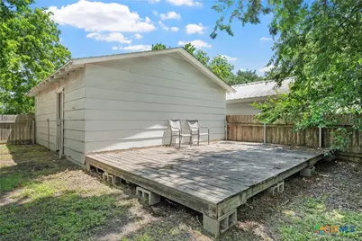 407 E 7th Street, Cameron, TX 76520 - Photo 34