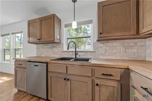 407 E 7th St, Cameron, TX 76520 - Photo 16