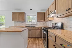 407 E 7th St, Cameron, TX 76520 - Photo 1