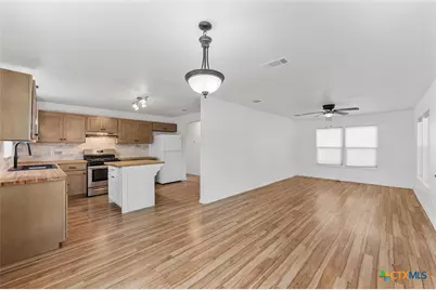 407 E 7th Street, Cameron, TX 76520 - Photo 8